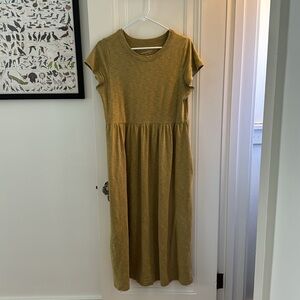 Maxi dress with pockets